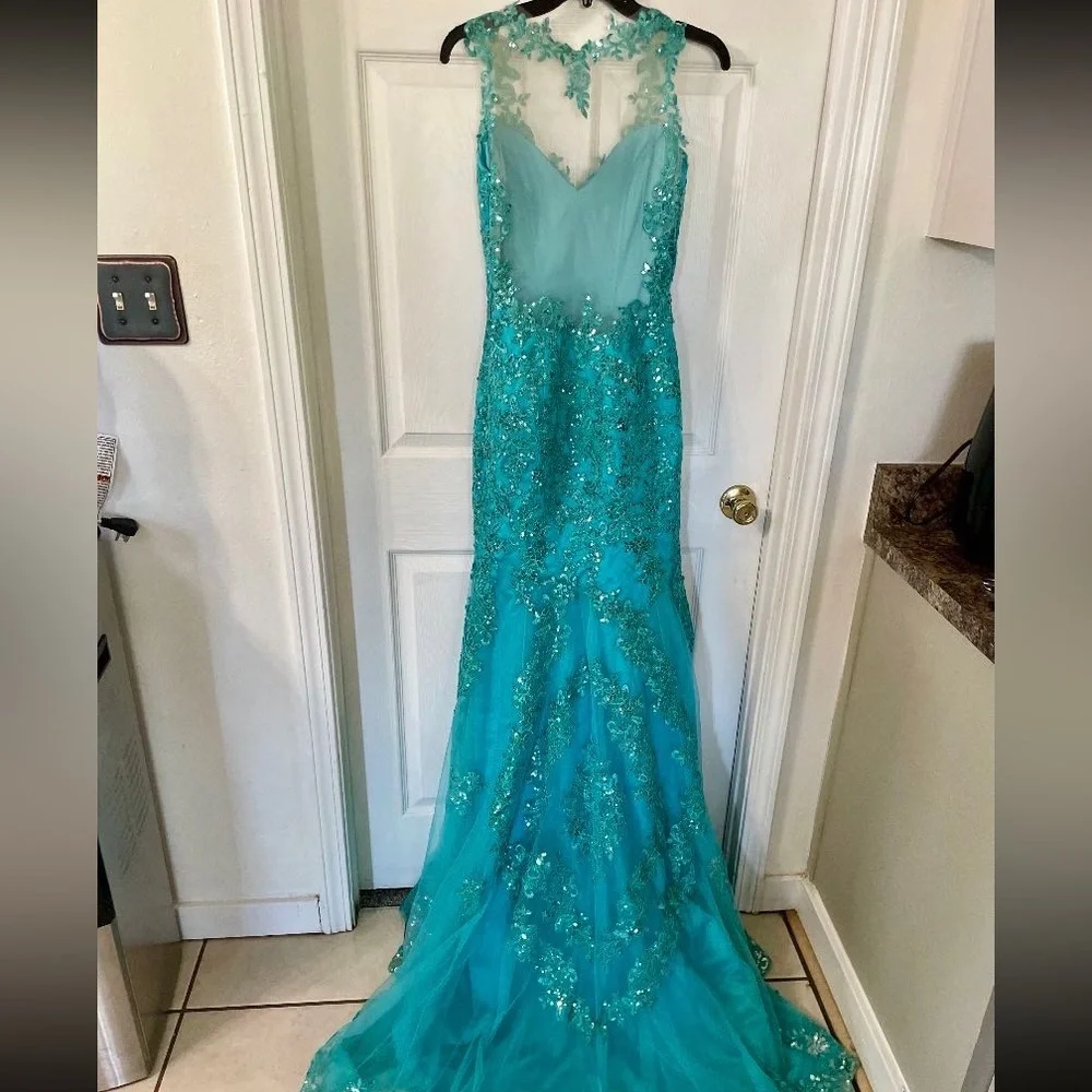 Prom dress - Picture 1 of 2